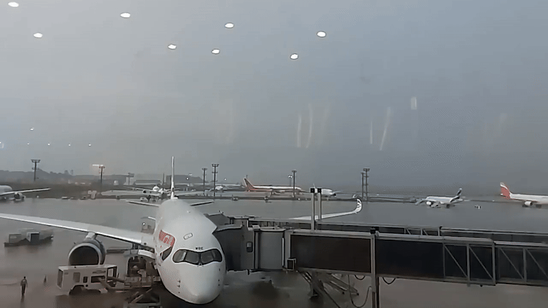 BA Airbus A350 lighting strike