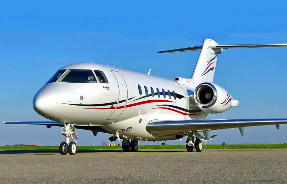 The Hawker 4000: A Composite Marvel That Redefined the Super-Midsize J
